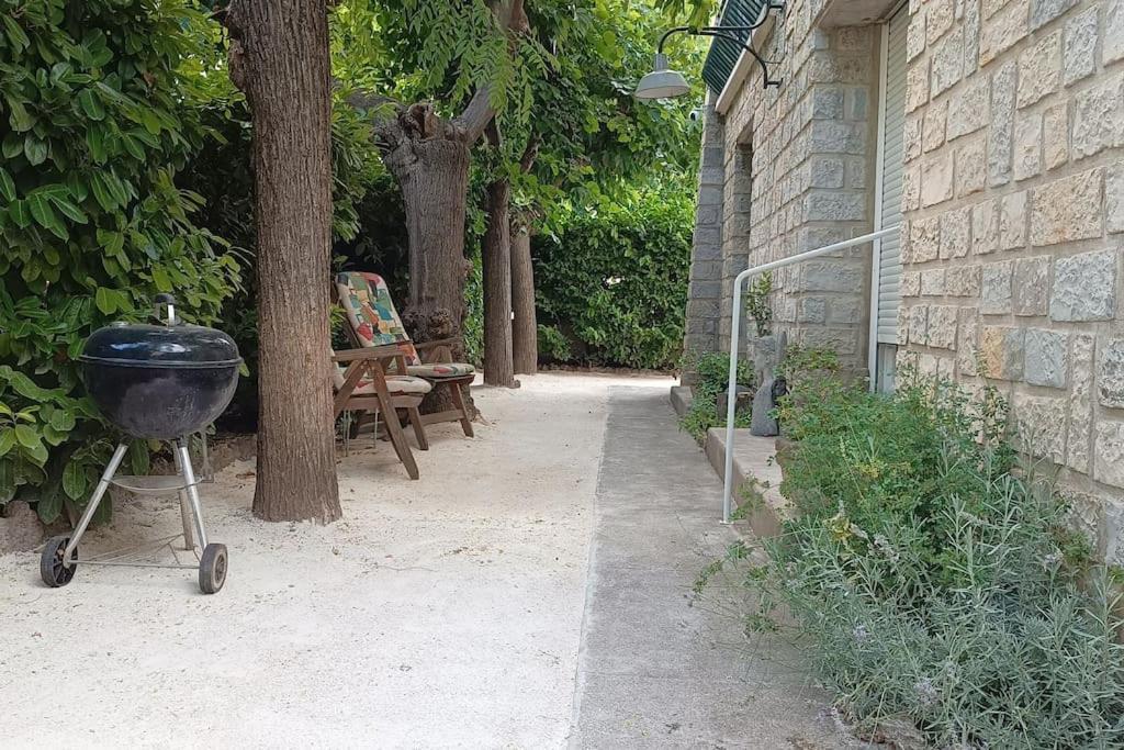 Grand Appartement, 2 Chambres Et Jardin Νιμ Εξωτερικό φωτογραφία