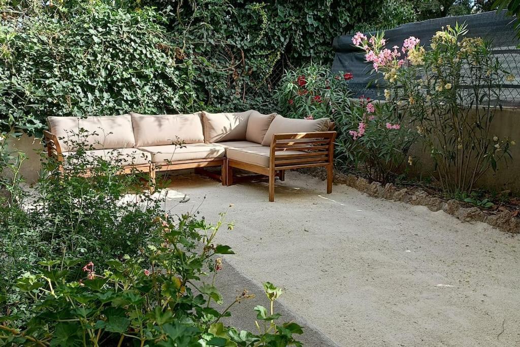 Grand Appartement, 2 Chambres Et Jardin Νιμ Εξωτερικό φωτογραφία