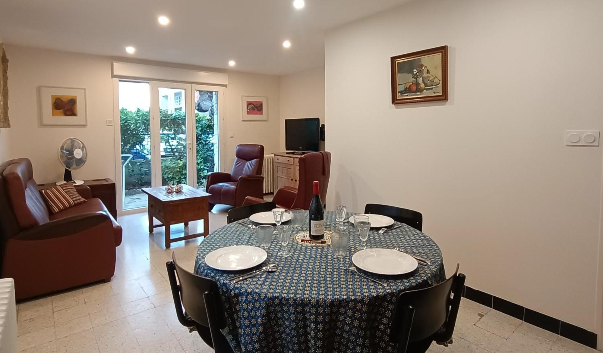 Grand Appartement, 2 Chambres Et Jardin Νιμ Εξωτερικό φωτογραφία
